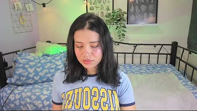 Snapshot of MiaaRose chatting on December 23, 2025, 5:38 am MiaaRose online show from December 23, 2025, 5:38 am