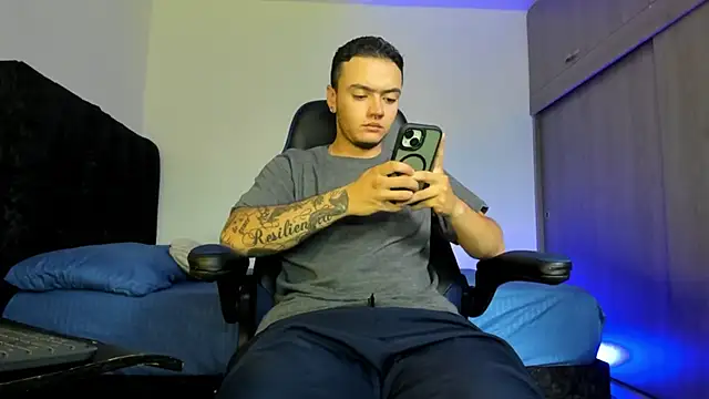 Snapshot of male_pussy chatting on September 26, 2025, 5:17 pm male pussy online show from September 26, 2025, 5:17 pm