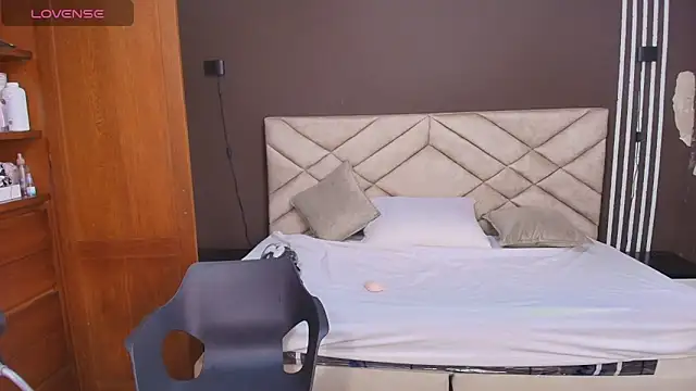 Raquel jones online show from December 21, 2025, 11:28 am