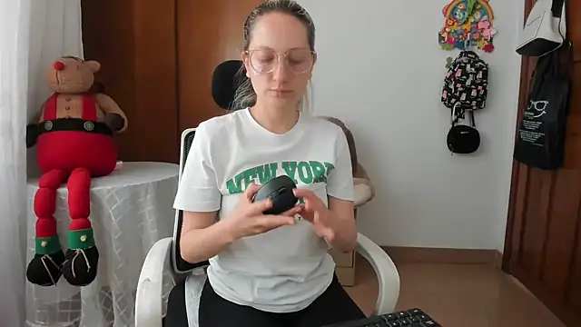 Snapshot of Adele_johnsonn1 chatting on May 28, 2026, 7:44 pm Adele johnsonn1 online show from May 28, 2026, 7:44 pm