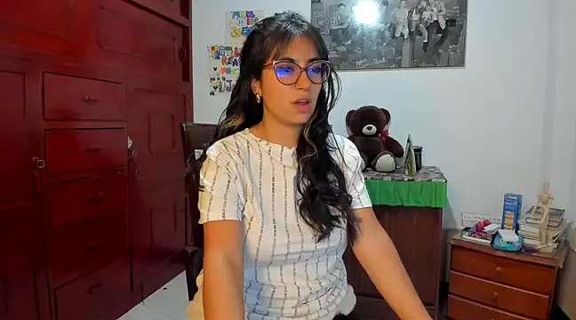 Isabellaa22 1 online show from January 8, 2025, 2:35 am