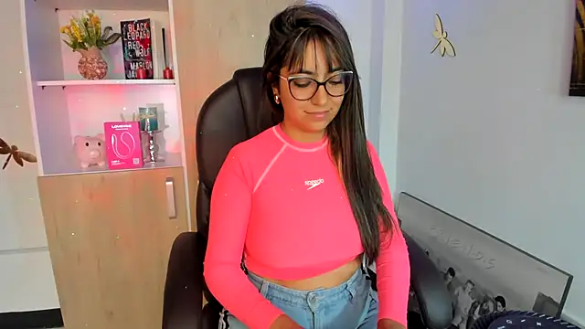 Isabellaa22 1 online show from February 19, 2025, 3:16 pm