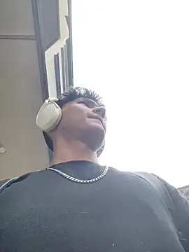 Valerio James7 online show from January 17, 2025, 8:22 pm