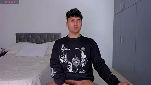 Valerio James7 online show from February 10, 2025, 2:48 pm