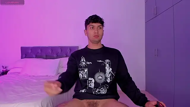 Valerio James7 online show from February 10, 2025, 10:19 pm