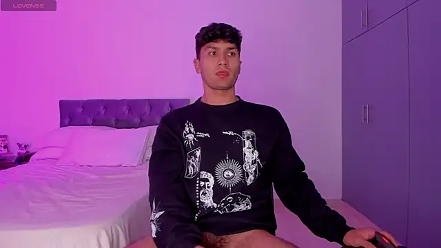 Valerio James7 online show from February 11, 2025, 3:40 am