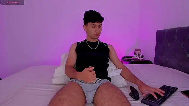 Valerio James7 online show from February 14, 2025, 12:57 pm