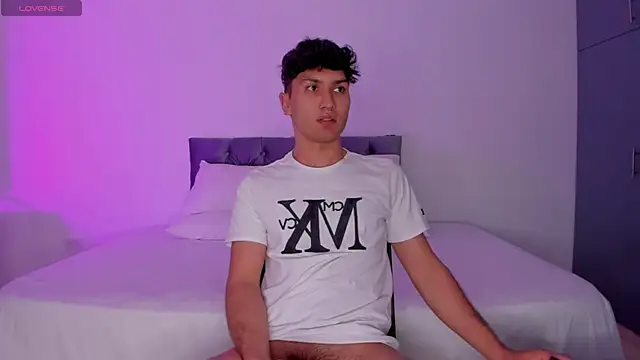 Valerio James7 online show from March 3, 2025, 11:03 pm