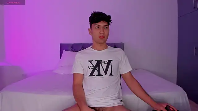 Valerio James7 online show from March 4, 2025, 3:22 am