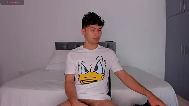 Valerio James7 online show from March 5, 2025, 4:13 pm