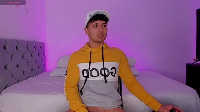 Valerio James7 online show from March 14, 2025, 1:05 am