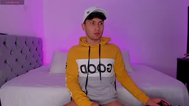 Valerio James7 online show from March 14, 2025, 4:10 am