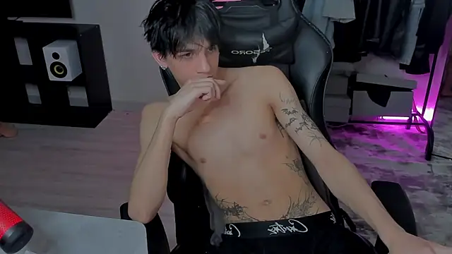 MarkBrowniii online show from February 20, 2025, 9:53 pm