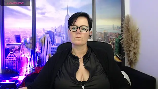 Snapshot of ninarandmann chatting on December 8, 2024, 3:45 pm ninarandmann online show from December 8, 2024, 3:45 pm