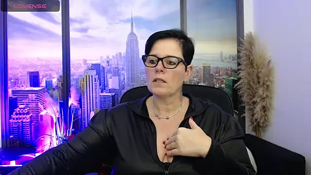 Snapshot of ninarandmann chatting on December 11, 2024, 5:15 pm ninarandmann online show from December 11, 2024, 5:15 pm