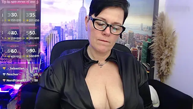 Snapshot of ninarandmann chatting on January 3, 2025, 8:22 pm ninarandmann online show from January 3, 2025, 8:22 pm