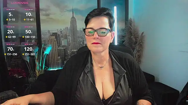 Snapshot of ninarandmann chatting on October 7, 2025, 4:59 pm ninarandmann online show from October 7, 2025, 4:59 pm