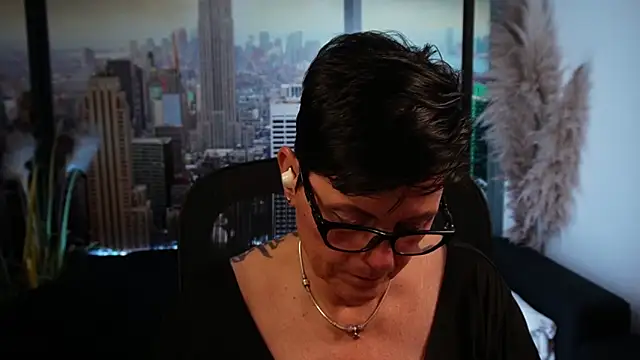 Snapshot of ninarandmann chatting on October 30, 2025, 8:42 pm ninarandmann online show from October 30, 2025, 8:42 pm