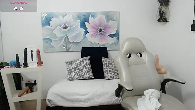 mom hot   online show from March 9, 2025, 11:46 pm