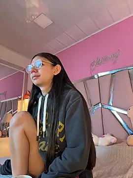 Bonniepark online show from April 27, 2026, 2:04 pm