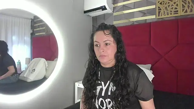 Snapshot of hanny_milf chatting on April 18, 2026, 11:58 am hanny milf online show from April 18, 2026, 11:58 am