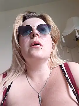 pinkieMilfPUSY online show from June 9, 2026, 11:44 am