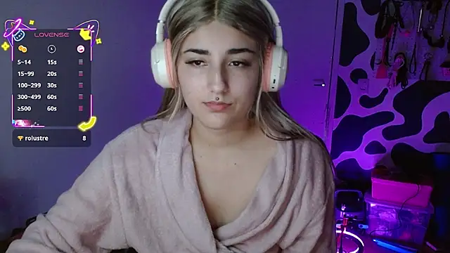 Snapshot of hi_elora chatting on March 26, 2026, 12:28 am hi elora online show from March 26, 2026, 12:28 am