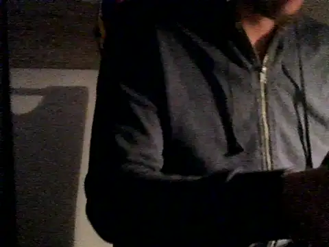 prcalek19 online show from October 17, 2025, 3:58 pm