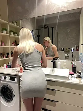 LuisaBecker online show from February 27, 2025, 4:21 pm