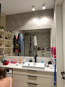 LuisaBecker online show from September 12, 2025, 8:36 am