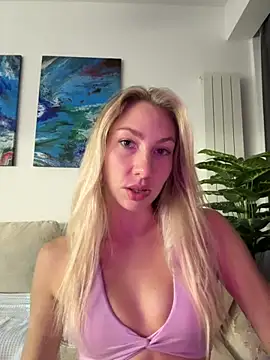 LuisaBecker online show from October 20, 2025, 5:35 pm