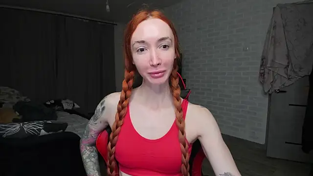 Roxy Silver online show from November 25, 2025, 6:41 pm