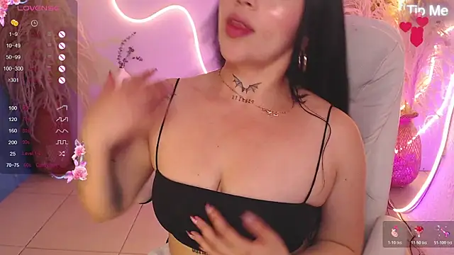 Snapshot of ViolettaHotLatin_ chatting on June 1, 2026, 11:34 am ViolettaHotLatin online show from June 1, 2026, 11:34 am