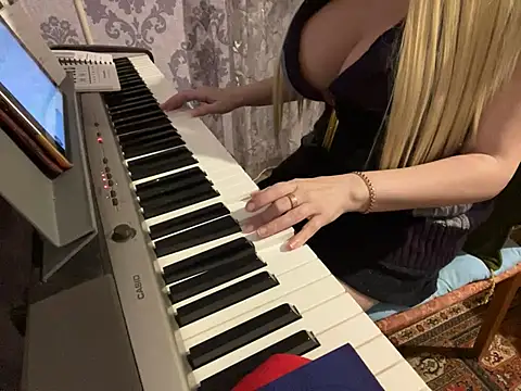 mila von tease online show from December 10, 2024, 6:28 pm