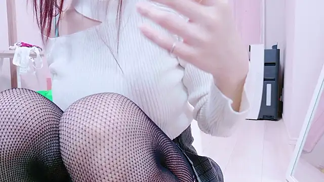 Snapshot of Ryo-sama chatting on October 29, 2025, 12:18 pm Ryo-sama online show from October 29, 2025, 12:18 pm