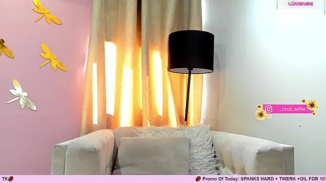  AlejaCruz  online show from March 13, 2025, 7:28 pm