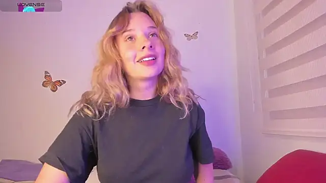 Snapshot of Sophy_Bunny chatting on January 9, 2025, 9:58 pm Sophy Bunny online show from January 9, 2025, 9:58 pm