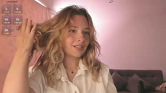 Snapshot of Sophy_Bunny chatting on January 22, 2025, 5:49 pm Sophy Bunny online show from January 22, 2025, 5:49 pm