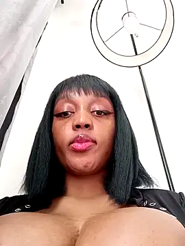 Snapshot of Busty_Bambi chatting on April 20, 2026, 11:24 am Busty Bambi online show from April 20, 2026, 11:24 am