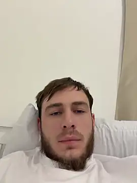 Julian128 online show from April 18, 2026, 7:07 pm