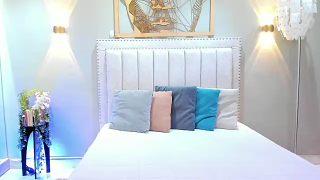  LaraMom  online show from March 28, 2026, 8:08 pm