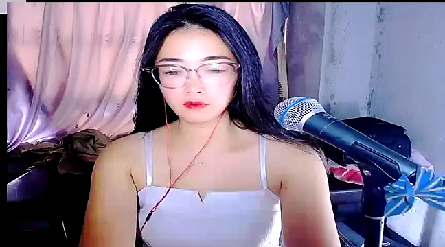 Snapshot of Floor_oo chatting on February 3, 2025, 4:46 am Floor oo online show from February 3, 2025, 4:46 am