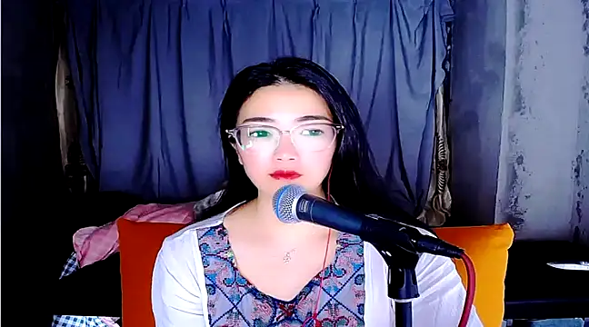 Snapshot of Floor_oo chatting on February 20, 2025, 12:15 pm Floor oo online show from February 20, 2025, 12:15 pm