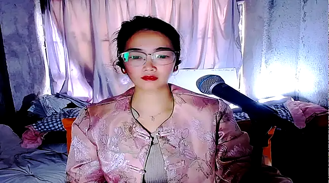 Snapshot of Floor_oo chatting on March 11, 2025, 7:26 am Floor oo online show from March 11, 2025, 7:26 am