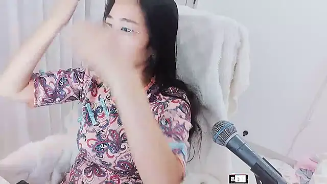 Snapshot of Floor_oo chatting on October 12, 2025, 2:27 pm Floor oo online show from October 12, 2025, 2:27 pm