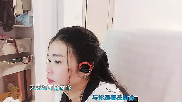 Snapshot of Floor_oo chatting on October 25, 2025, 3:29 pm Floor oo online show from October 25, 2025, 3:29 pm