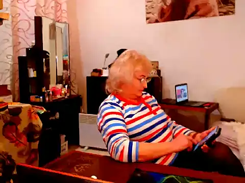 Natali7634 online show from February 12, 2025, 7:35 pm