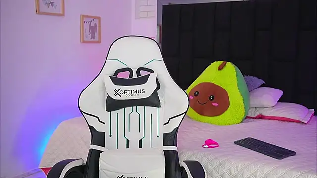 Marianamonroe  online show from April 4, 2026, 11:13 pm