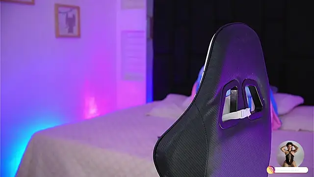 Marianamonroe  online show from April 12, 2026, 11:37 am