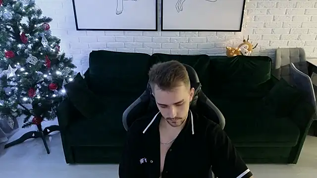 Larstar01 online show from December 5, 2024, 12:30 am